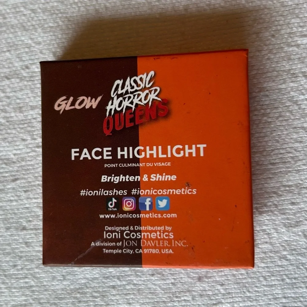 Ioni Classic Horror Queens The Phantom Highlight Face Highlight Magnetic Compact